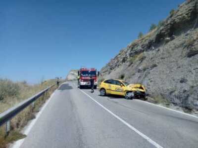 Un vehículo se sale de la vía en Alcanadre