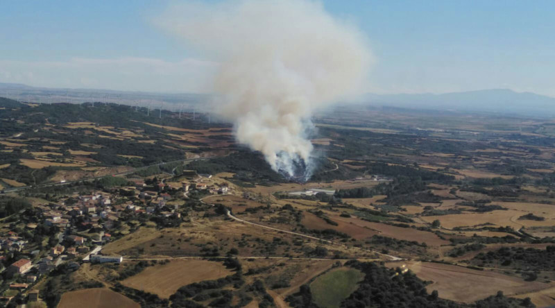 Extinguen un incendio de vegetación declarado en el término de Pueyo
