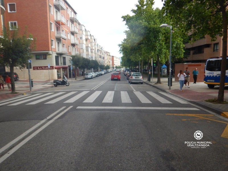 Un joven de 19 años, sorprendido en Pamplona conduciendo sin haberse sacado el carné en la calle Tajonar
