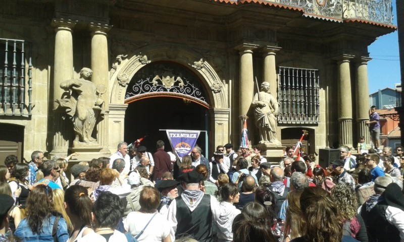 El Ayuntamiento de Pamplona recibe este sábado al cortejo de mayordomos de la Txantrea que anuncia las fiestas del barrio