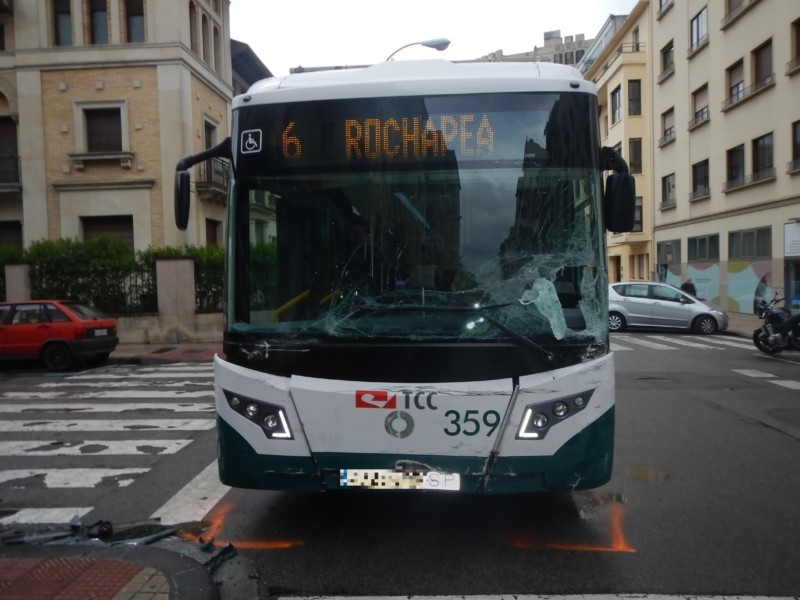 Investigan un disparo con una carabina a una villavesa en Mendillorri