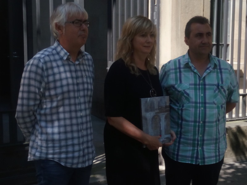La consejera Ollo presenta el libro catálogo sobre 80 años de exhumaciones en Navarra