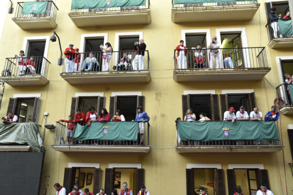 Pamplona sorteará entradas para los encierros de Sanfermines en balcones municipales