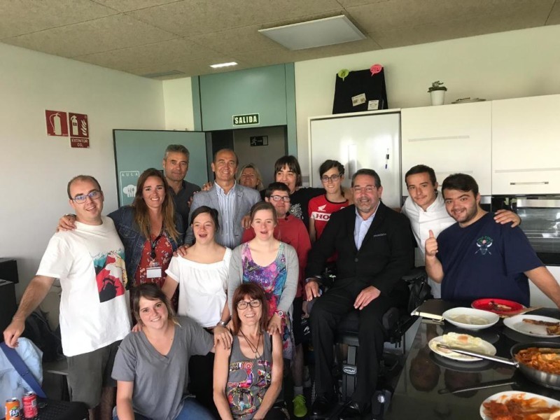 Fundación Caja Navarra colabora con el programa \'Restaurante sin barreras\' de ETB