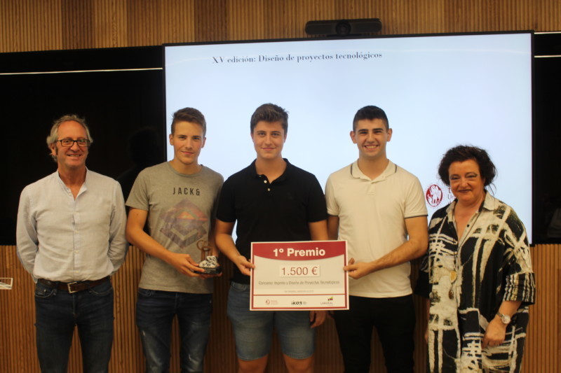 Tres alumnos del IES Iturrama premiados en un concurso organizado por Tecnun, la escuela de Ingenieros de la Universidad de Navarra