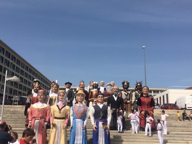 Multitudinaria y calurosa gigantada en Buztintxuri