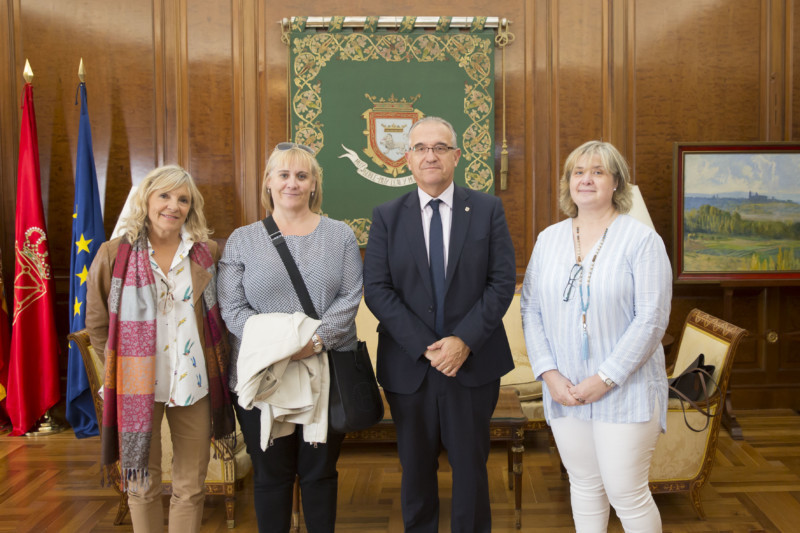Enrique Maya se reúne con la Asociación Navarra de Fibromialgia y Síndrome de Fatiga Crónica (Frida)