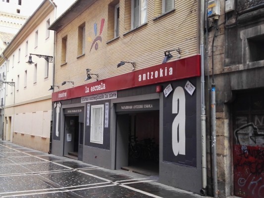 Un festival con bertsolaris jóvenes y veteranos cierra Bertsoaroa 2019, este martes, en la escuela Navarra de Teatro