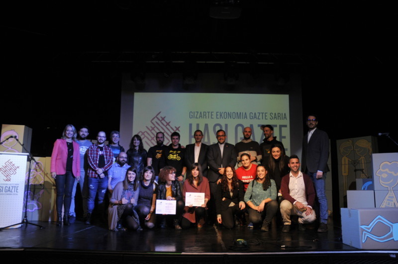 Txiribuelta y Geltoki, ganadoras de los premios Hasi Gazte