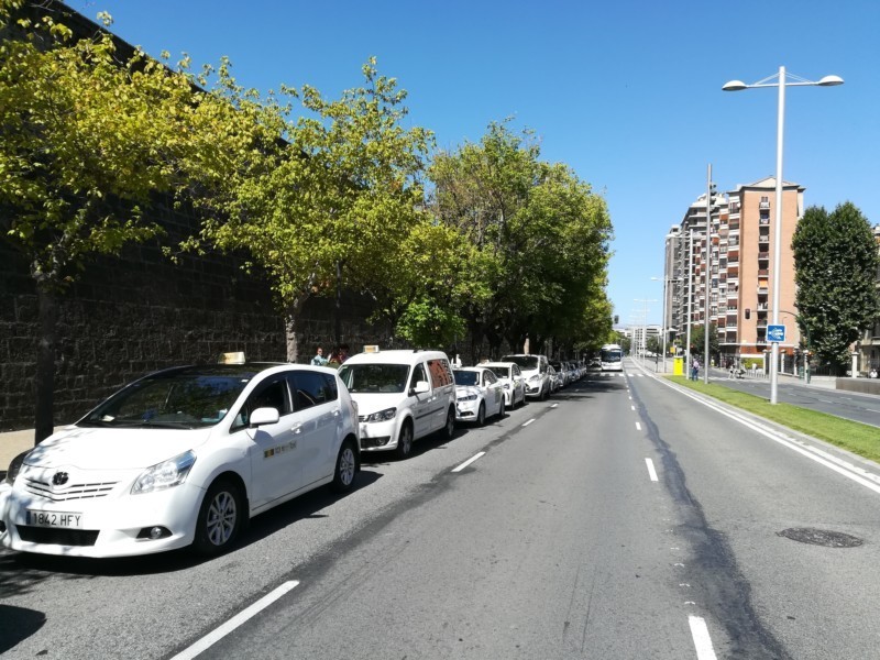Los taxistas de Navarra se concentrarán para pedir que se cumpla una sentencia de la Audiencia Nacional favorable al sector frente a Uber y Cabify