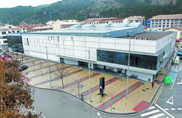 El PSN de Estella pide revisar los contratos de limpieza y polideportivo para recuperar dinero público