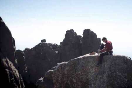 ¿Dónde se pueden encontrar documentales de escalada?, en Ruteon