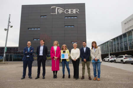 La Fundación Rioja Salud y la Asociación de la Prensa otorgan el II Premio de Periodismo Científico CIBIR a Ana Torrecillas por un reportaje sobre el robot Da Vinci
