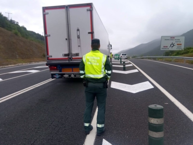 Un camión y un turismo sufren una colisión por alcance en Ostiz sin que se produzcan heridos