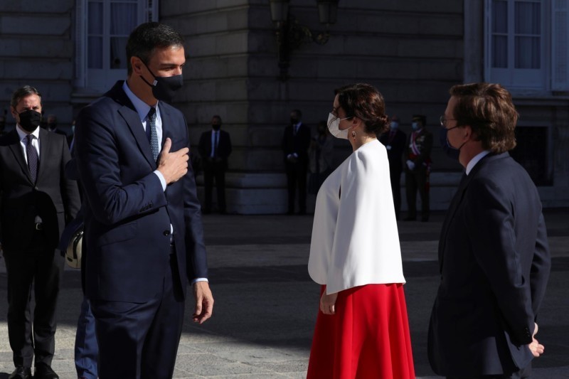 Abucheos al Gobierno y vivas al Rey en un atípico 12-O con todos los ministros y el reencuentro de Sánchez y Ayuso