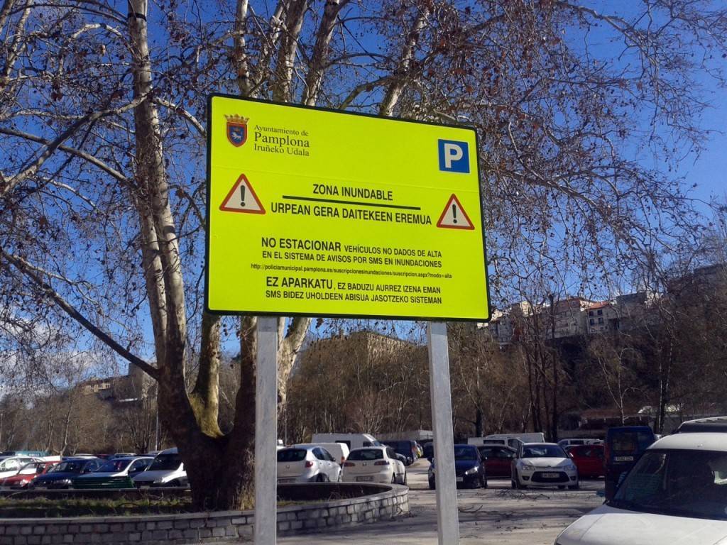 Sorprendido robando dentro de un coche estacionado en la zona de Corralillos