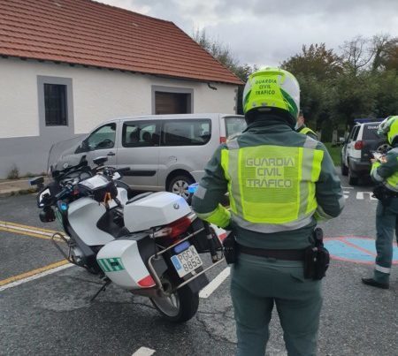 Les convencía engañando con la excusa falsa de que había muchos contagios de coronavirus entre los taxistas españoles:  la Guardia Civil localiza a un VTC Francés recepcionando peregrinos en Roncesval