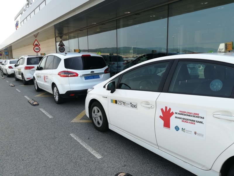 El sector del taxi de Pamplona denuncia que las infracciones de los VTC se han agravado durante los Sanfermines
