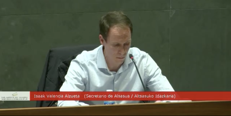 Secretarios de entidades locales piden en el Parlamento una solución a su 