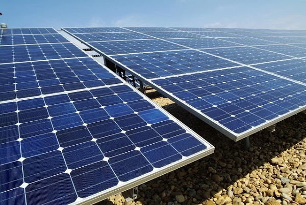 El sector fotovoltaico defiende la estabilidad del sistema renovable y pide prudencia sobre las causas del apagón