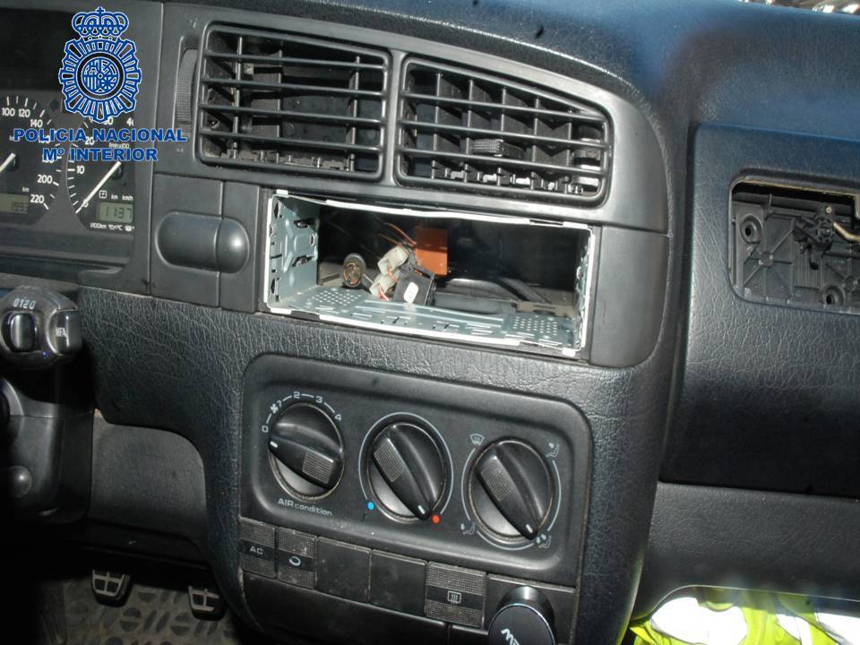 Detenidos dos hombres tras olvidar uno de los \'cacos\' su móvil en el lugar del robo