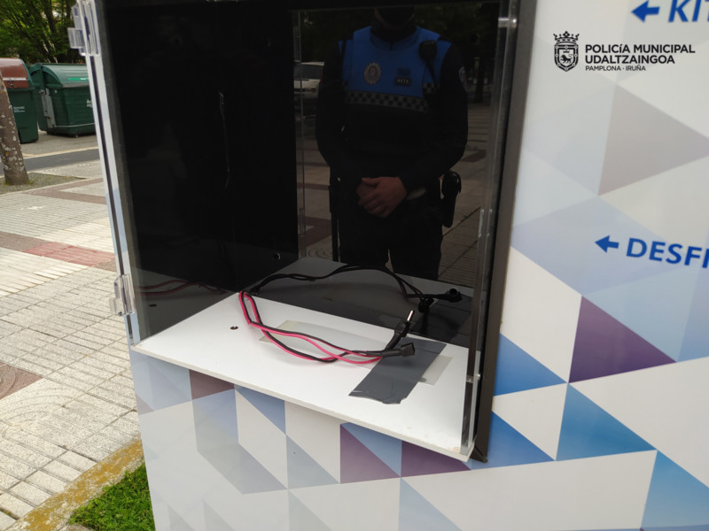 Dañan un desfibrilador instalado en la vía pública de Pamplona
