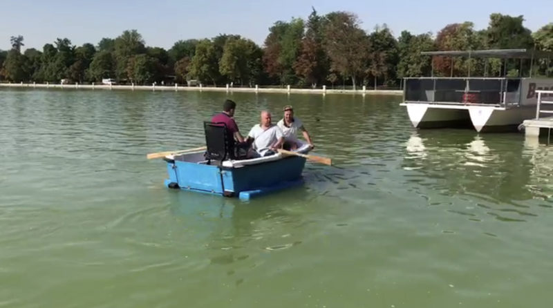 Las barcas a remo del parque El Retiro se convierten en accesibles a sillas de ruedas motorizadas