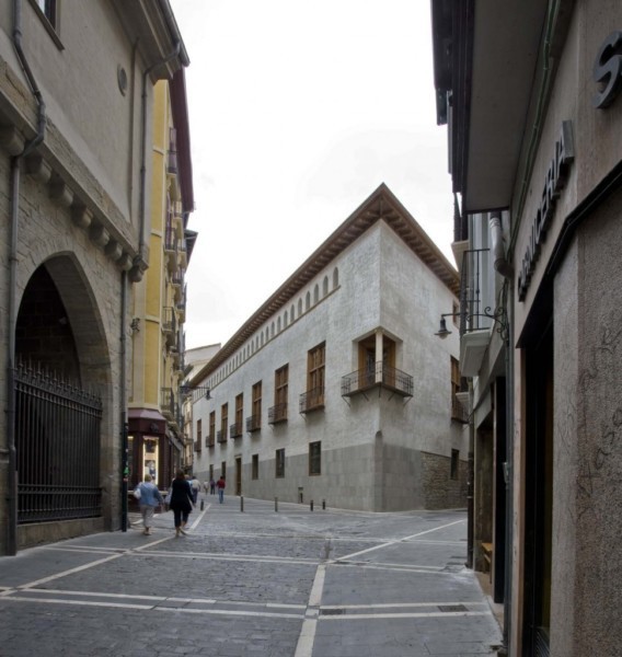 Las peñas de Sanfermines, vistas por Pedro Martín Balda, en una exposición del Condestable