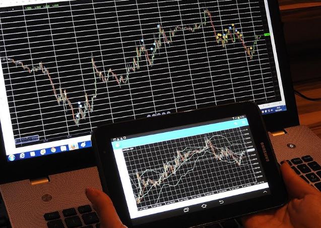 El auge de las apps de trading entre los jóvenes navarros y el debate sobre la educación financiera