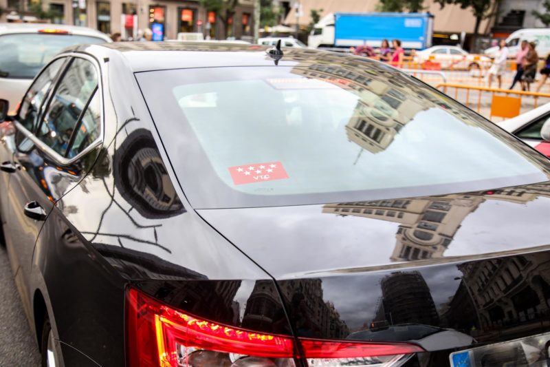 Cabify entra en envío de paquetes con sus VTCs para compensar parón de movilidad de personas