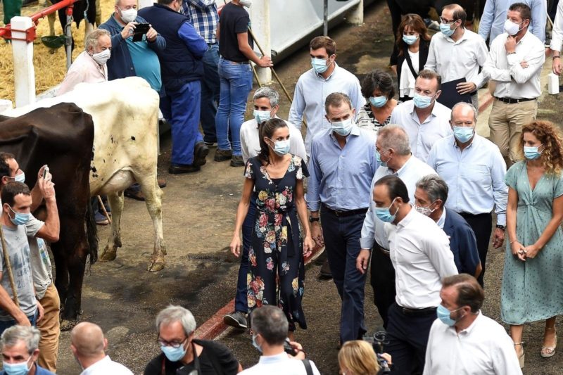 Los Reyes llegan al Mercado Nacional de Ganados de Torrelavega entre aplausos y ‘vivas’