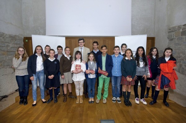 Las alumnas Delia Chueca y Carmen Goyena ganan el segundo concurso de lectura expresiva en público