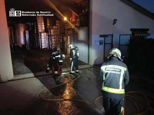 Extinguido un incendio en una nave de productos agrícolas en Aberin