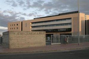 Condenado a más de 17 años de prisión por agredir sexualmente a dos gemelas menores con las que convivía en Castellón