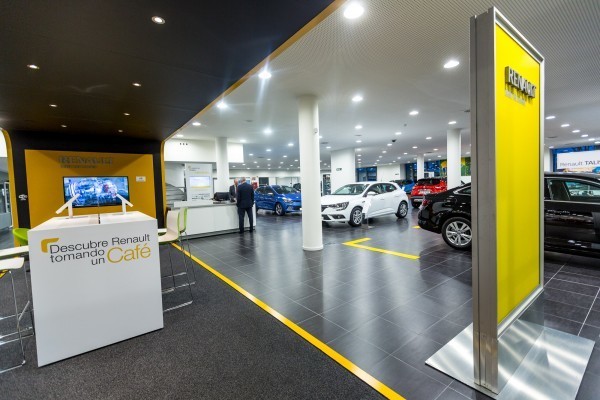 Unsain ‘estrena’ su espacio celebrando con Leo Harlem la presentación oficial del nuevo Megane