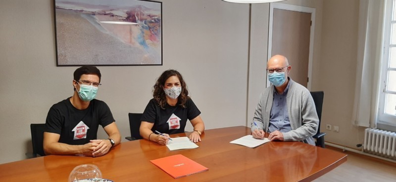 Derechos Sociales firma un convenio con la asociación Acción en Red-Elkarlan Sarea para atender en Tudela a personas sin hogar