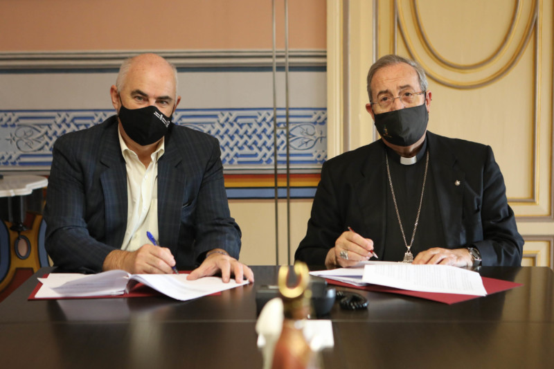 Navarra y Arzobispado firman un convenio inédito por el que la Iglesia cede viviendas de su propiedad para su uso en alquiler público