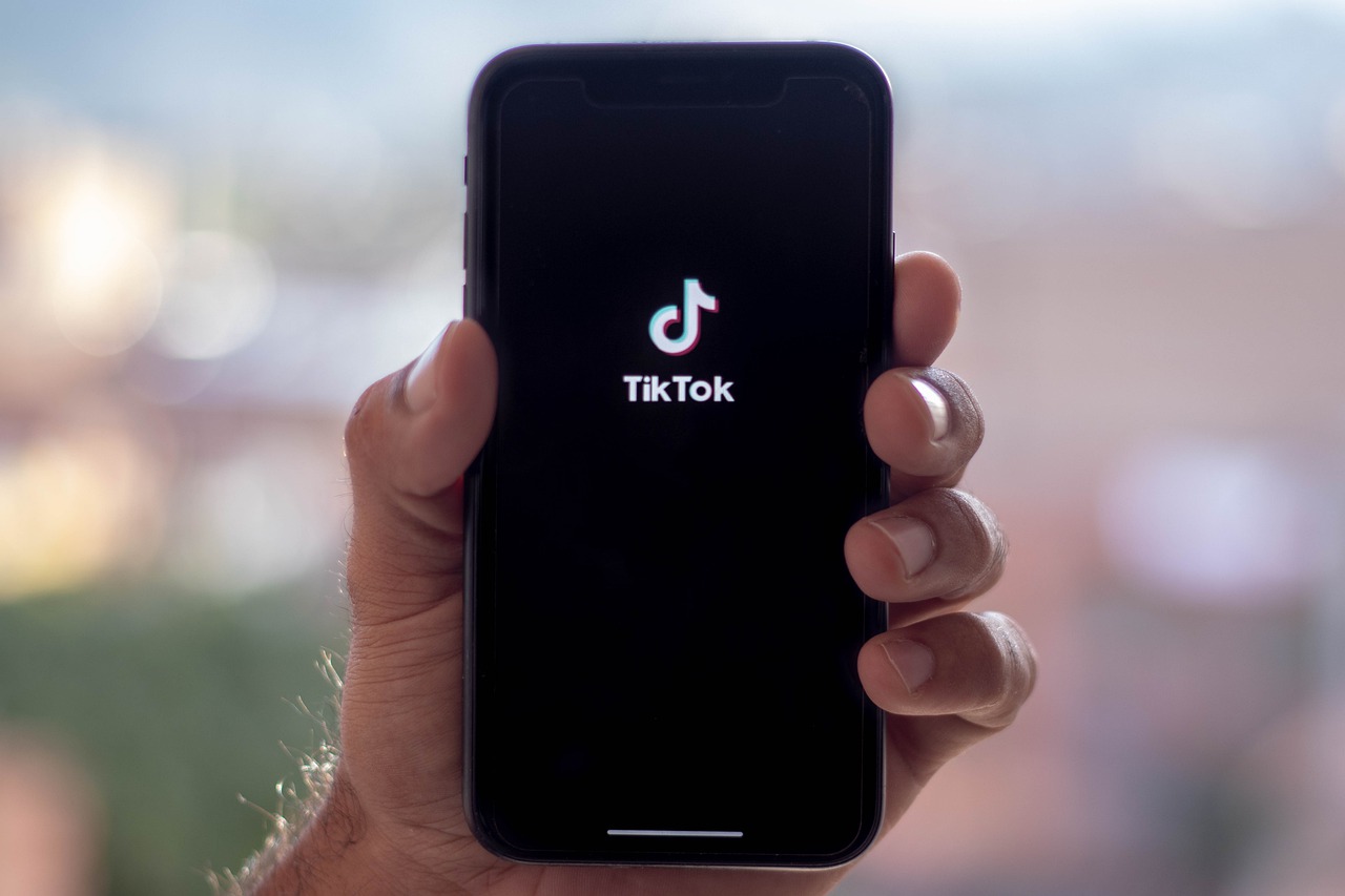 El fin de la era del buscador tradicional: por qué TikTok e Instagram dictan la información para la Generación Z en 2026