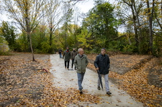 Presentado el nuevo tramo del Paseo Fluvial de la Comarca en Berroa (Huarte)