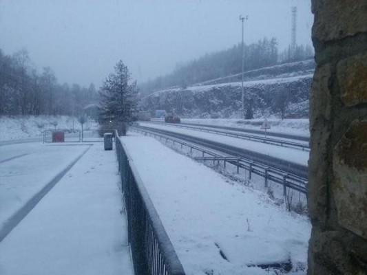 Más problemas en las mugas de Navarra: la parte guipuzcoana de la A-15 se cerrará totalmente al tráfico con alertas de nieve