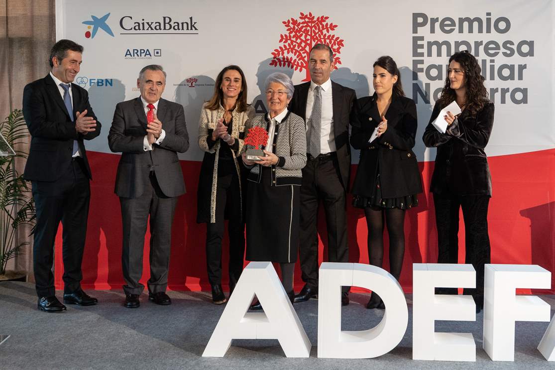 La familia propietaria de Venta de Ulzama-Grupo Castillo de Gorraiz, V Premio Empresa Familiar Navarra de ADEFAN