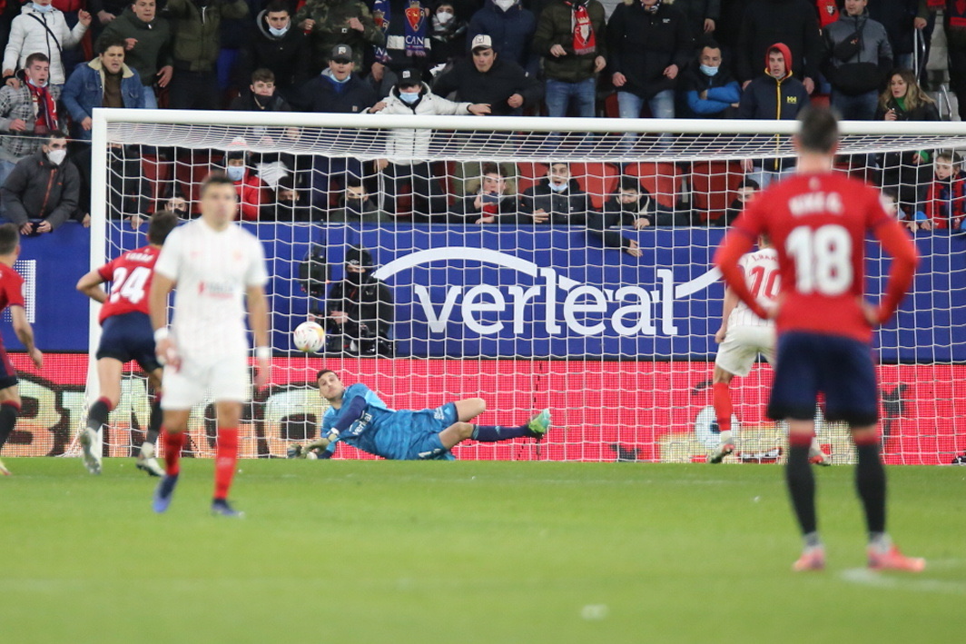 Un punto que sabe a gloria ante el Sevilla tras una parada de Sergio Herrera en un penalti durante el descuento (0-0)