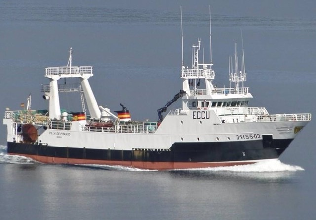 Medios aéreos y marítimos continúan la búsqueda de los 11 pescadores desaparecidos en el naufragio en Terranova