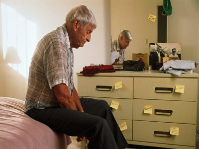 Un taller itinerante de AFAN ofrece a las familias pautas para cuidar a pacientes de Alzheimer en fases avanzadas