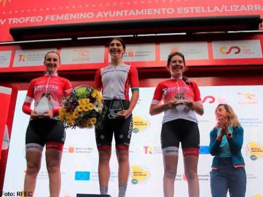 La portuguesa Marta Carvalho y la navarra Paula Ostiz fueron las vencedoras de las carreras cadete y junior del VI Trofeo Femenino Ayuntamiento de Estella