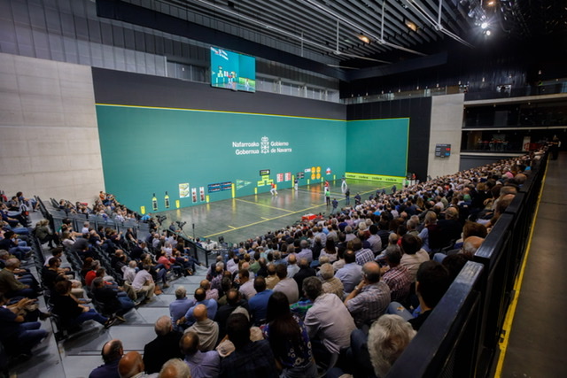 El frontón del Navarra Arena ya está preparado para acoger la primera final del manomanista