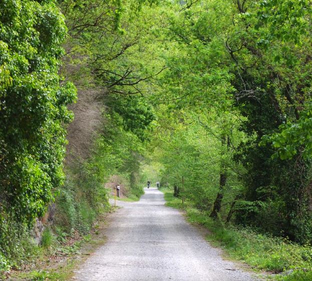 Una senderista de 60 años herida tras sufrir una caída en la pista de acceso a la cascada de Xorroxin