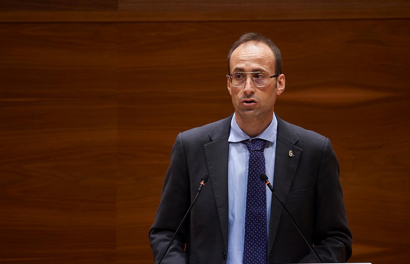 Aprobada la ley para reducir la temporalidad de secretarios e interventores de Navarra