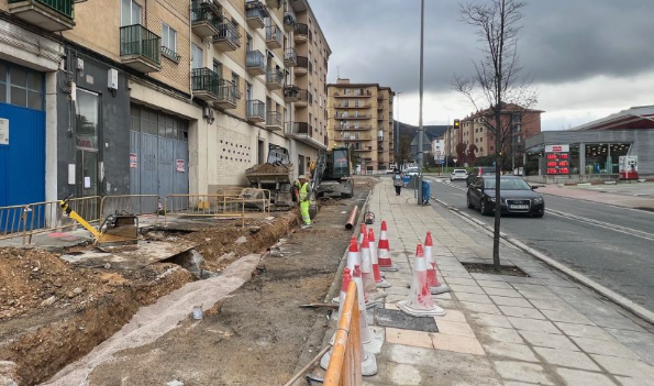 Adjudican las obras de urbanización de un tramo de la calle Carlos VII habilitando una acera de 2 metros de anchura