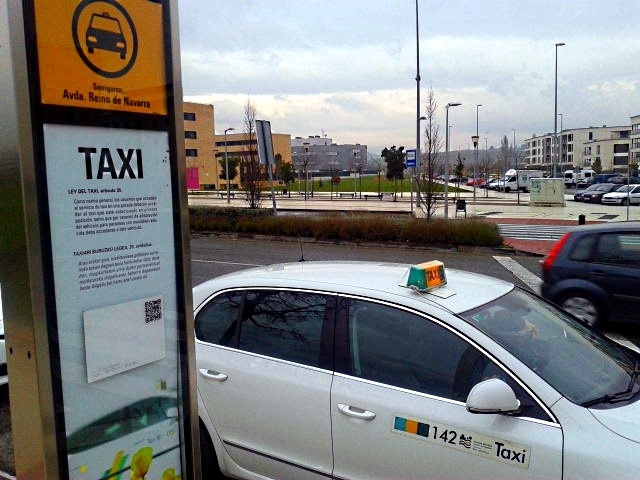 La mayoría de taxistas de Pamplona pararán esta noche en protesta por la agresión a un compañero esta madrugada